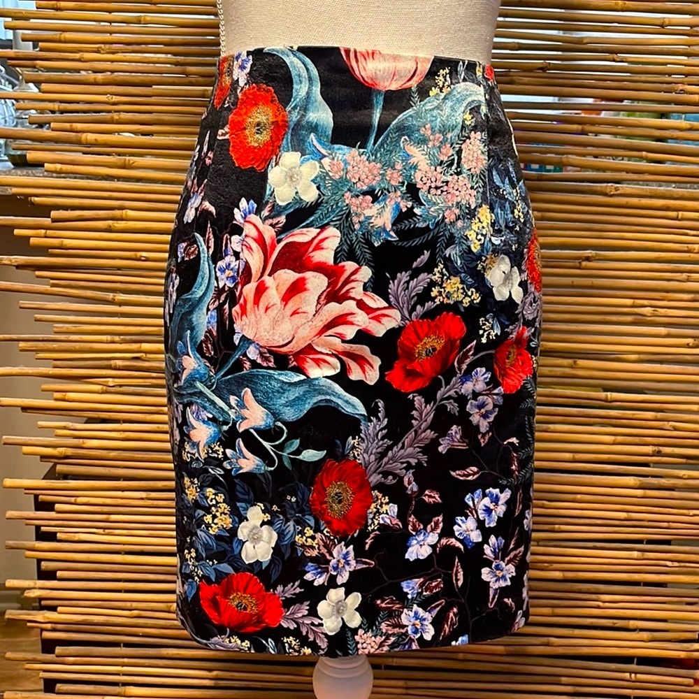 STUNNING!!! MINKPINK  Floral Skirt